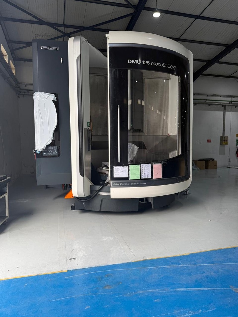 The DMU 125 monoBLOCK after unpacking.